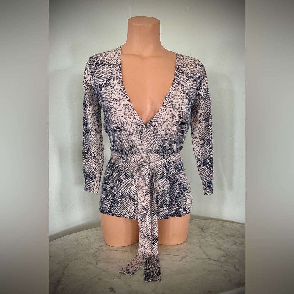 BOSTON PROPER Wrap Blouse Snake Print Sz XS Extra Small - V-neck